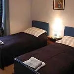 Dunroamin Hotel