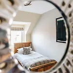 Luxury Inverness Central Apartment Private Parking