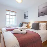 Stylish & Modern Apartment