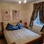 Nanny\'S Little Highland Hoose