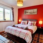 Hill View 2 Bedroom Free Parking