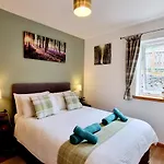 Hill View 2 Bedroom Free Parking
