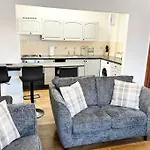Two Bed Holiday Home With Free Parking In Inverness
