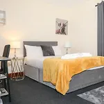Mystayinn Guest House - Five Star Amenities - Free Parking - Central Inverness - Complimentary Snacks