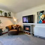 Apartment With Parking, Close To The Raigmore Hospital
