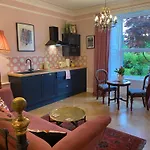 The Nest At Corbies Rest
