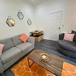 Flat 2A - Modern Flat Close To City Centre Ideal For Couples