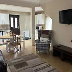 2 Bedroom Sheneval House Free Parking