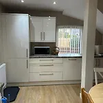 2 Bedroom Sheneval House Free Parking