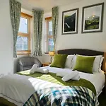 Inverness City 4 Bedroom House Free Parking