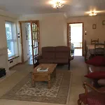 New Cottage 3 Bedroom Free Parking