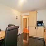 7 Riverside Gardens