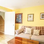 10 Douglas Row