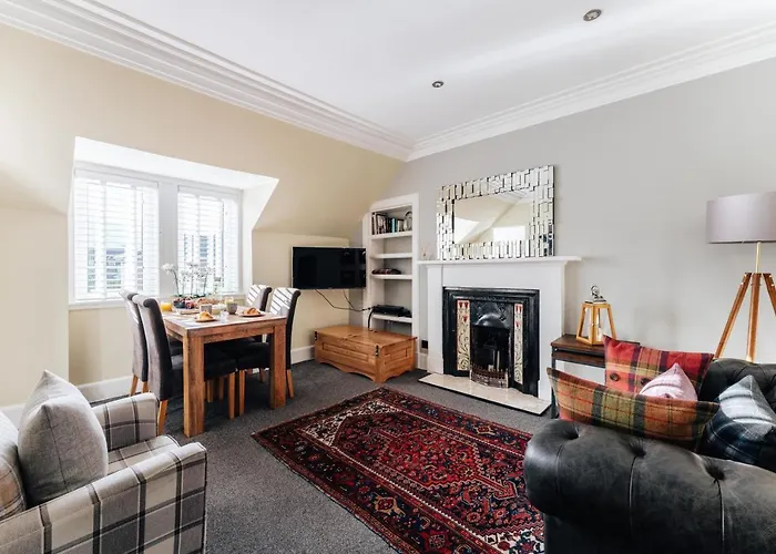 Luxury Inverness Central Apartment Private Parking