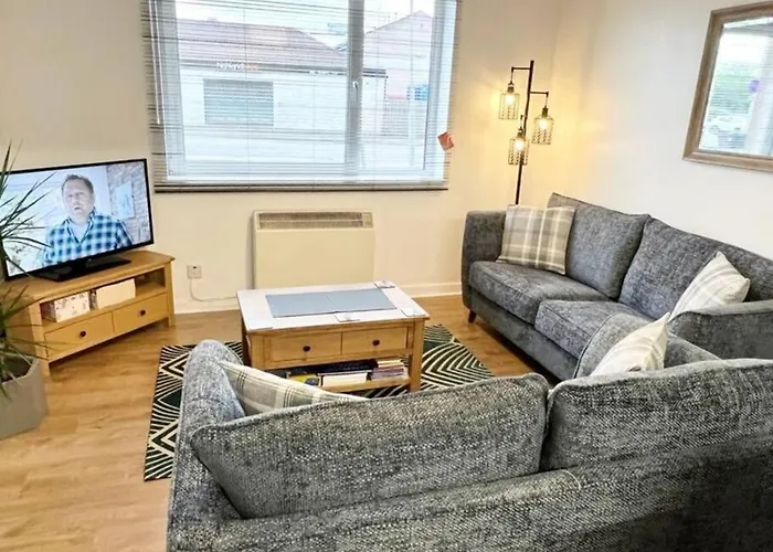 Two Bed Holiday Home With Free Parking In Inverness