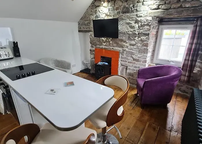 Ness City Cottage - Attic Apartment