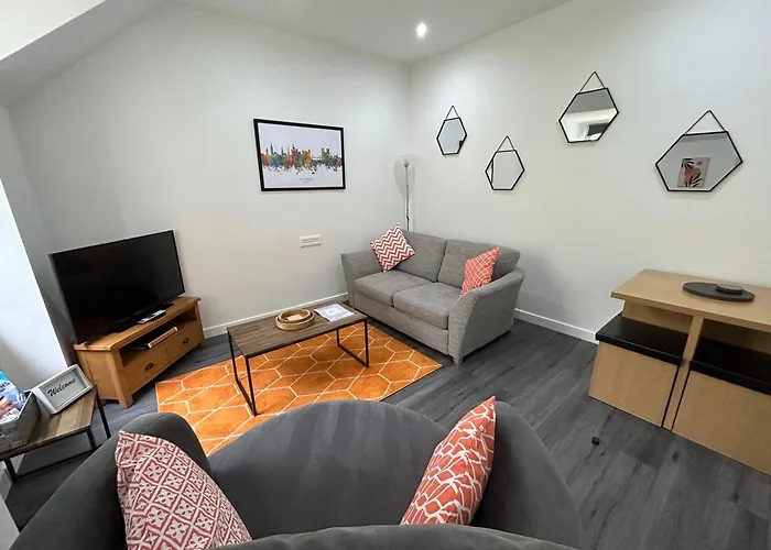 Flat 2A - Modern Flat Close To City Centre Ideal For Couples