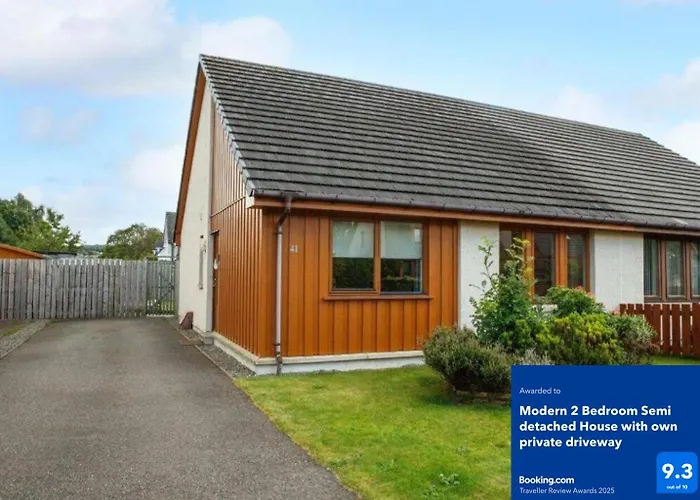 Modern 2 Bedroom Semi Detached House With Own Private Driveway