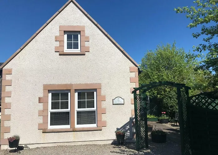 New Cottage 3 Bedroom Free Parking