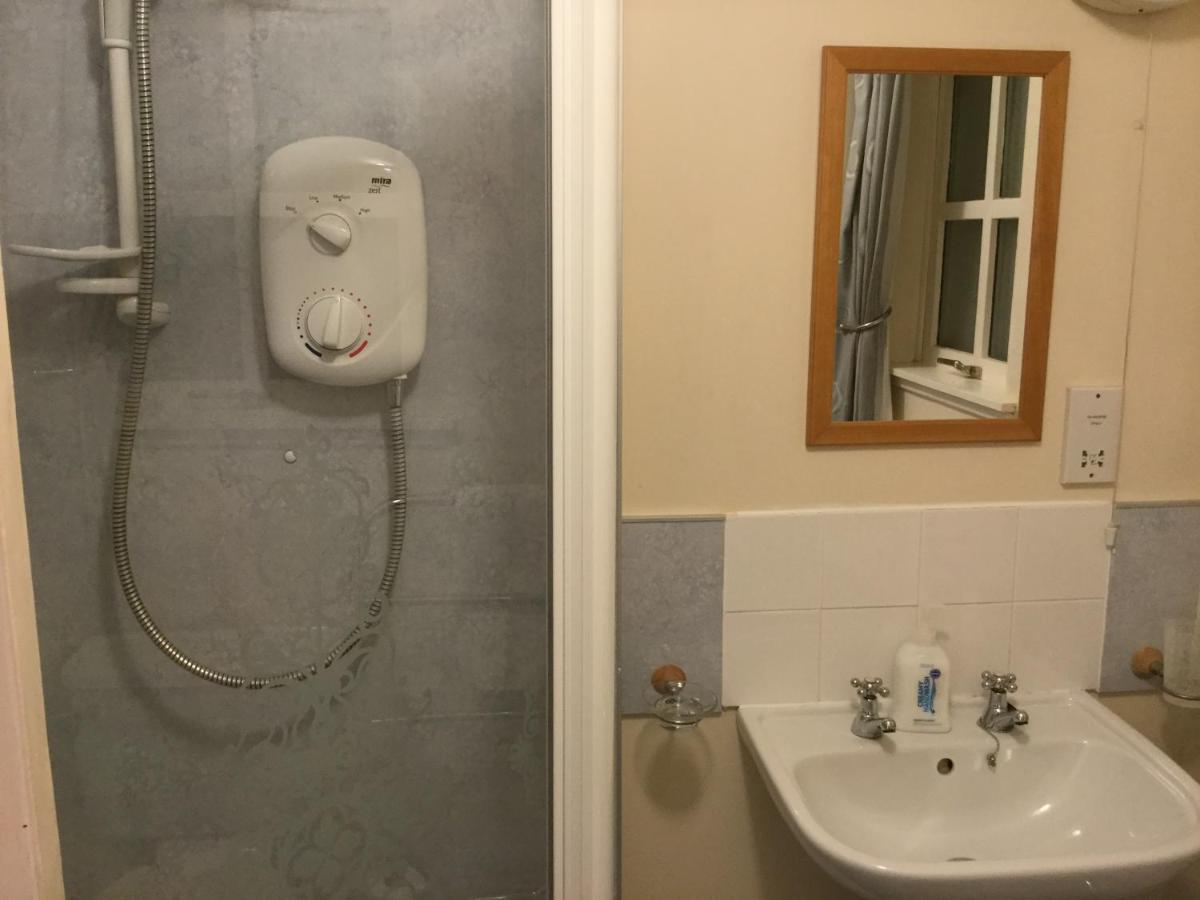 Three-bedroom Old Free Parking Apartment *