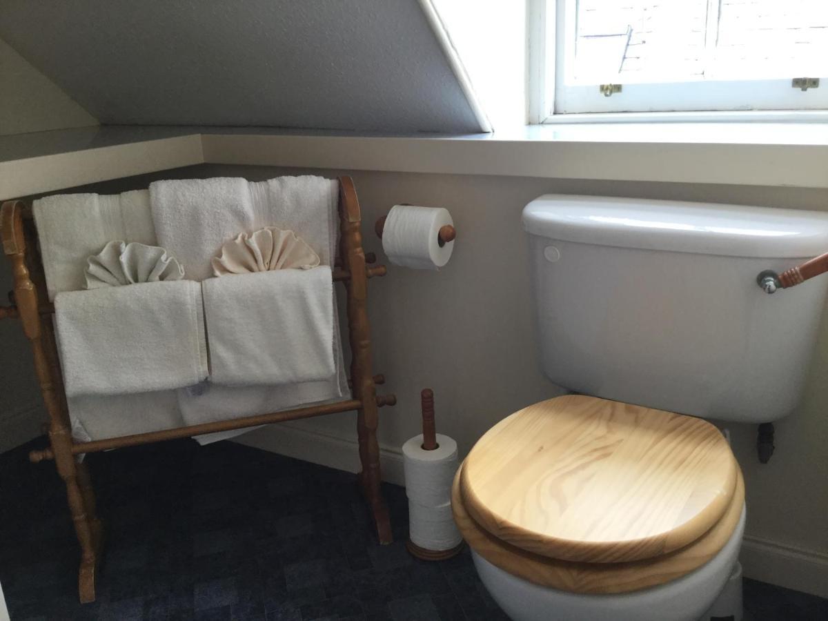 Three-bedroom Old Free Parking Apartment *