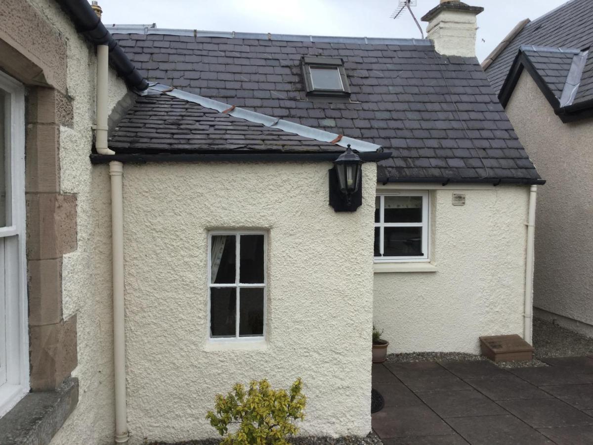 Three-bedroom Old Free Parking Apartment