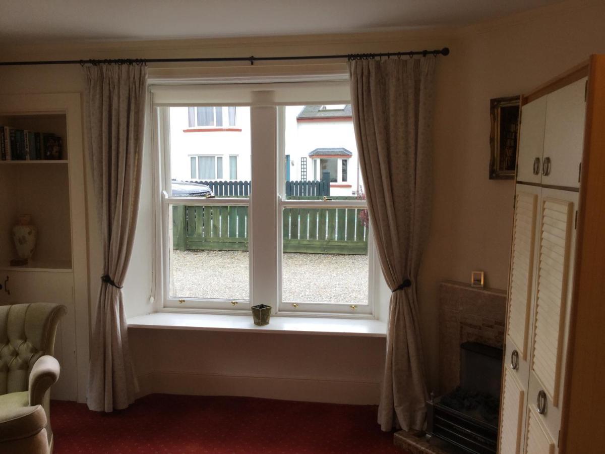 Three-bedroom Old Free Parking Apartment Inverness