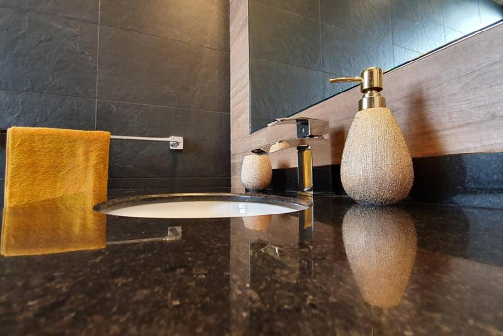 Smart & Stylish In The Centre Apartment