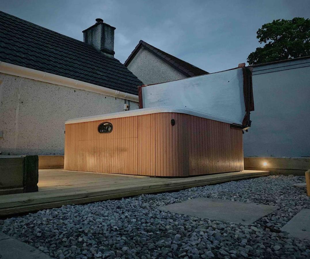 Highland Hottub Retreat, On Nc500 Holiday home