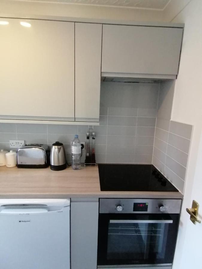 Station Apartment *