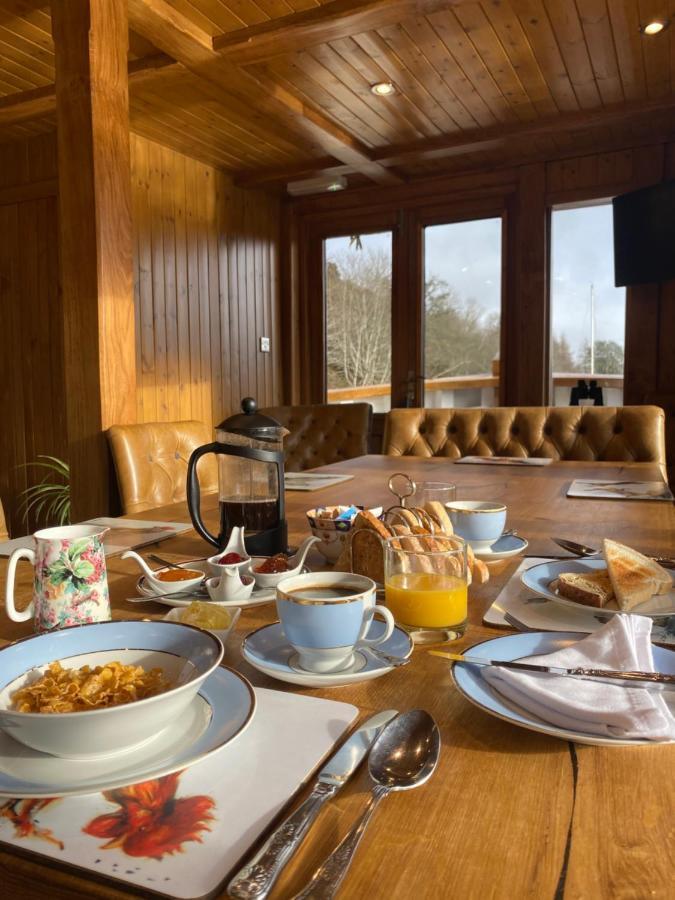 Highland Lassie Hotel *