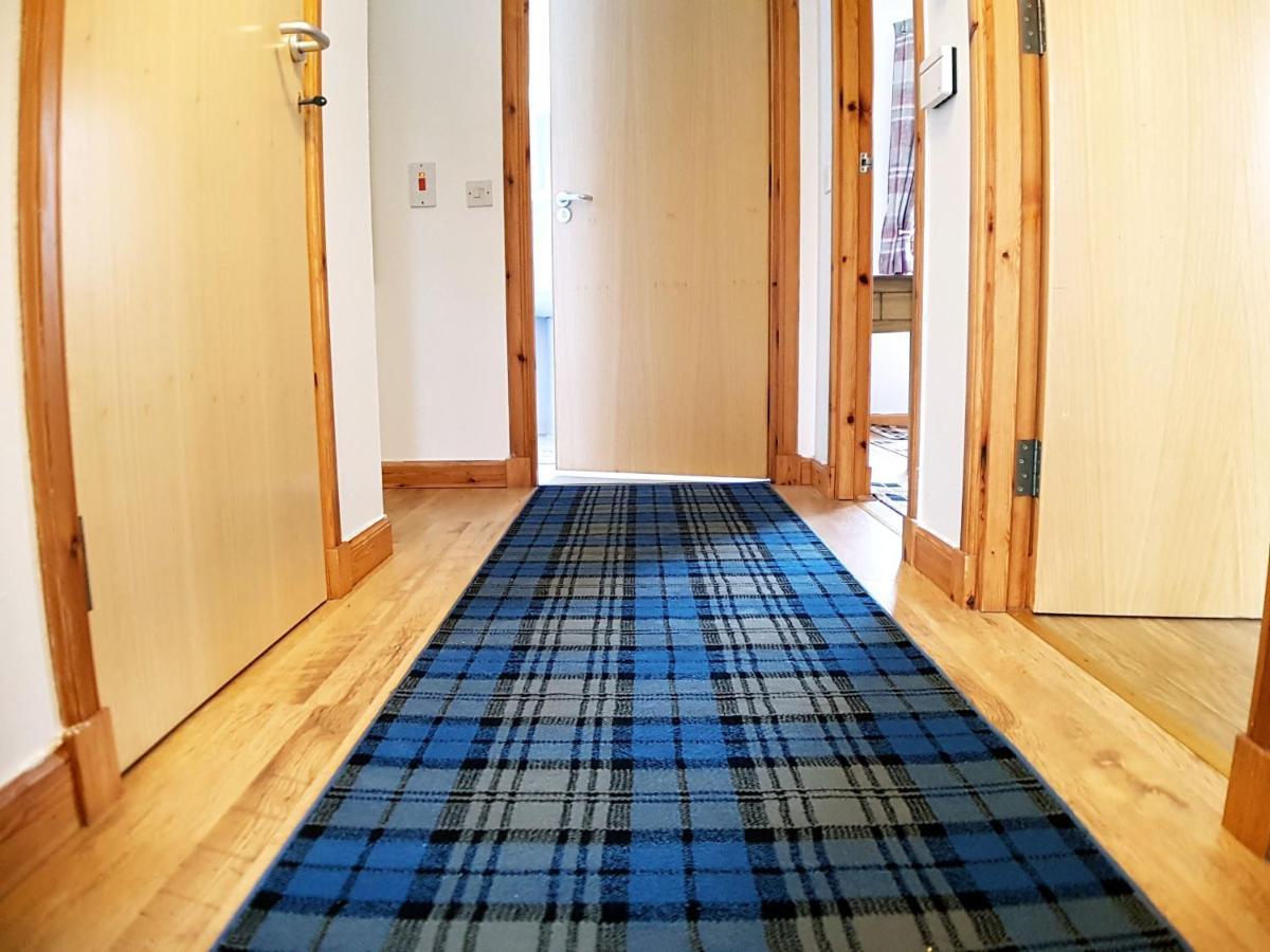Hill View 2 Bedroom Free Parking Apartment