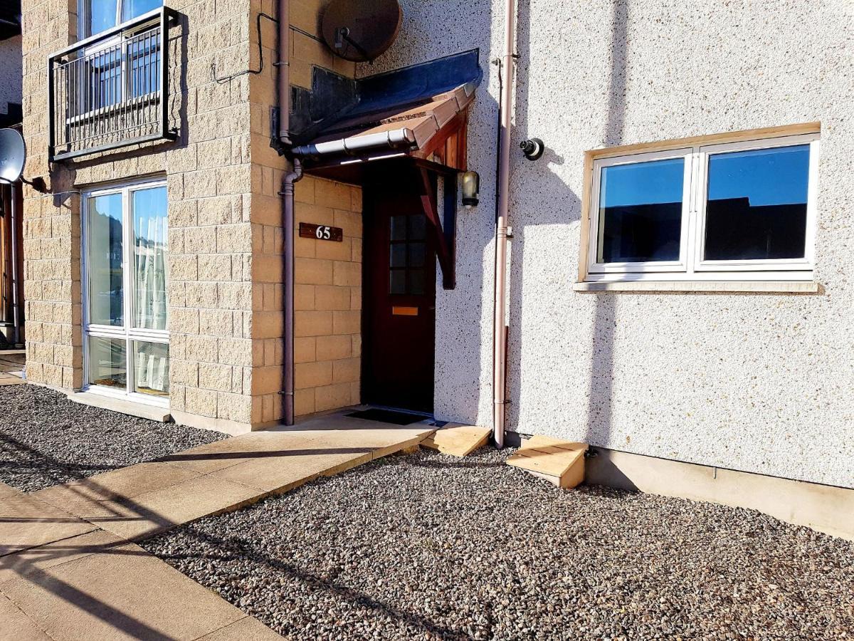 Hill View 2 Bedroom Free Parking Apartment *