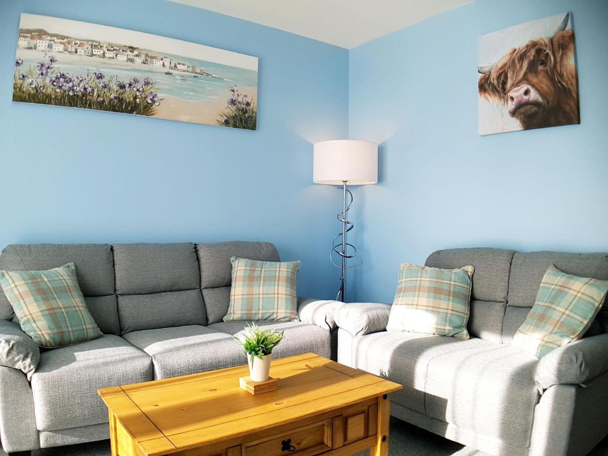 Hill View 2 Bedroom Free Parking Apartment *