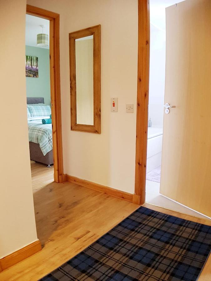 Hill View 2 Bedroom Free Parking Apartment *