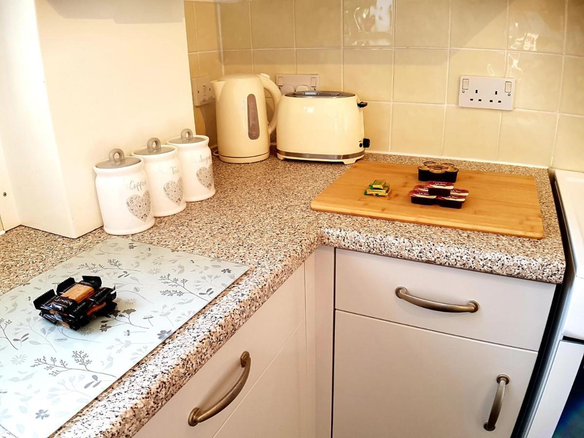 Hill View 2 Bedroom Free Parking Apartment