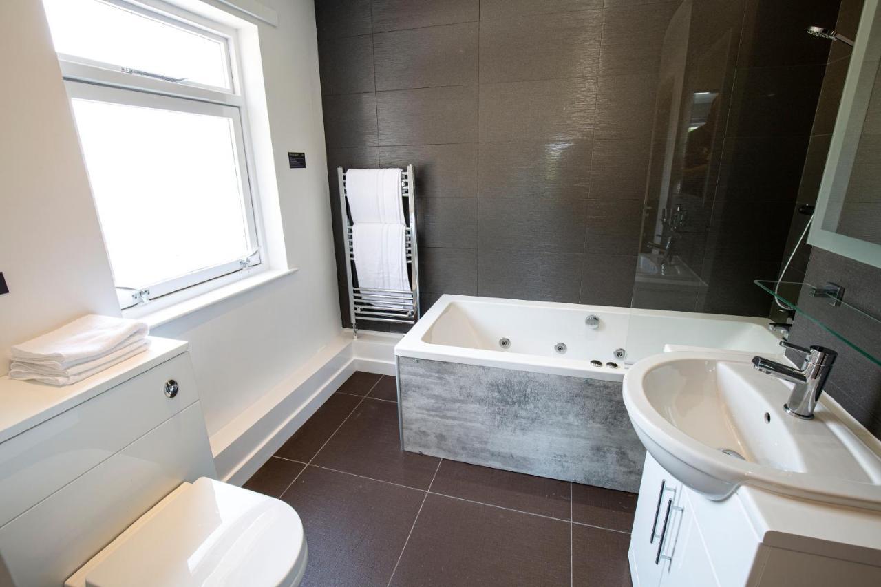 Hotel Crown Court 3*