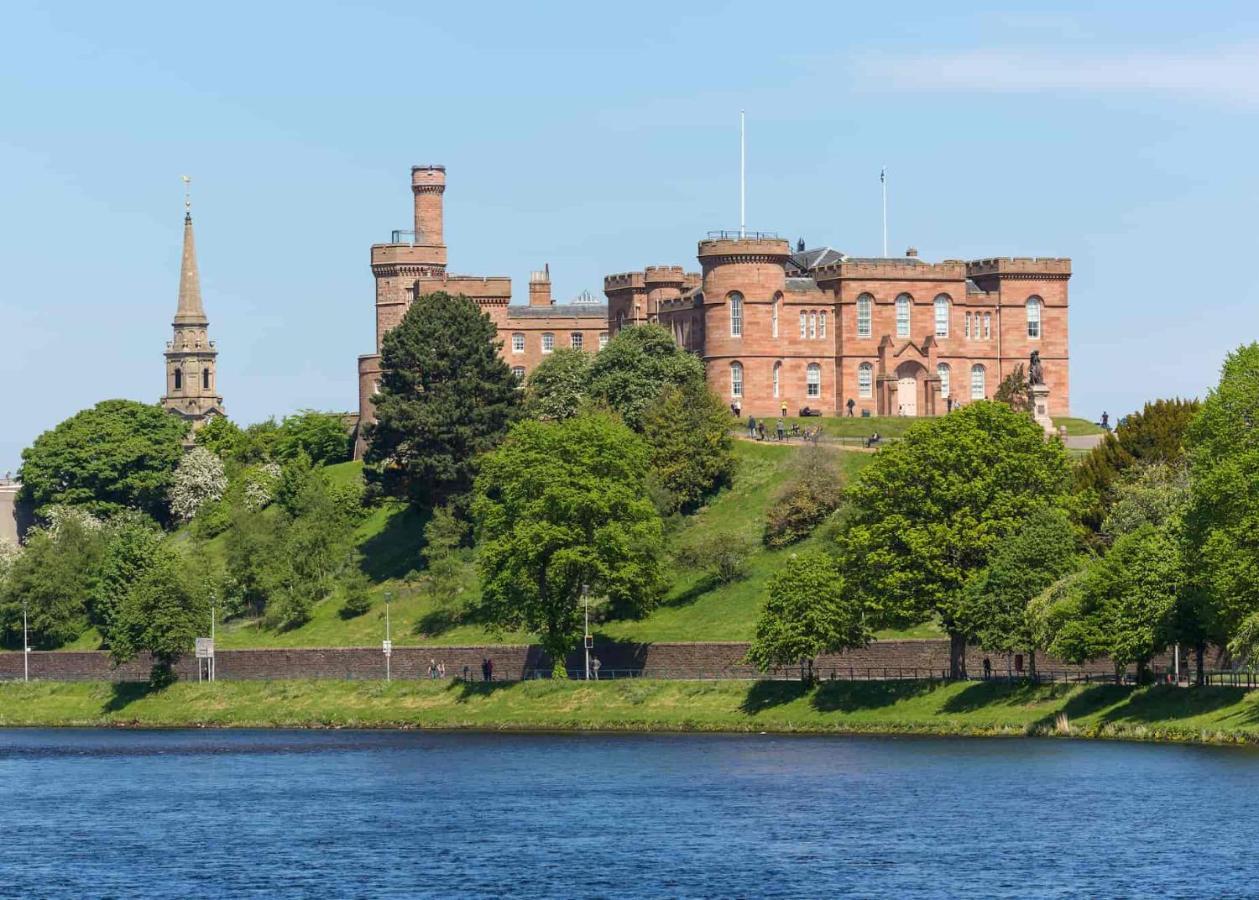 Pinewood & * Inverness