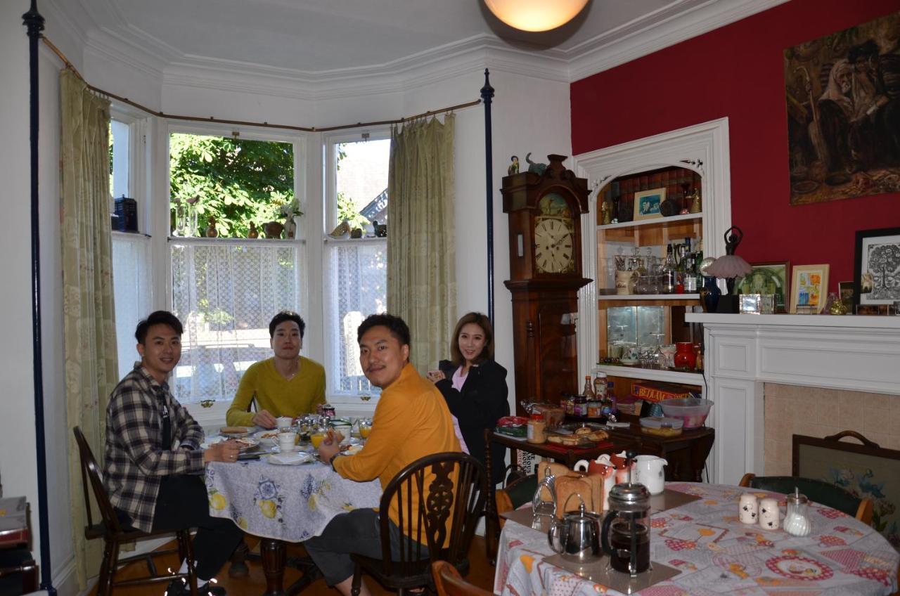 Acomodação com café da manhã  Averon House 3*