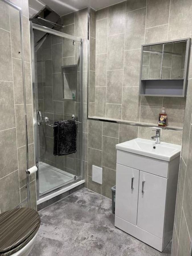 Apartment 63a Innes St *