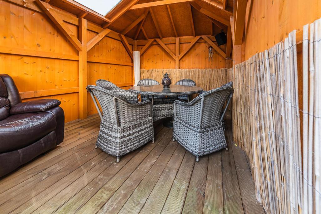 , Cosy House In Villa Inverness