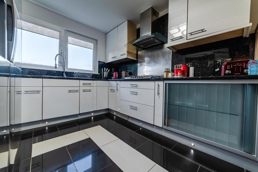 , Cosy House In Villa Inverness