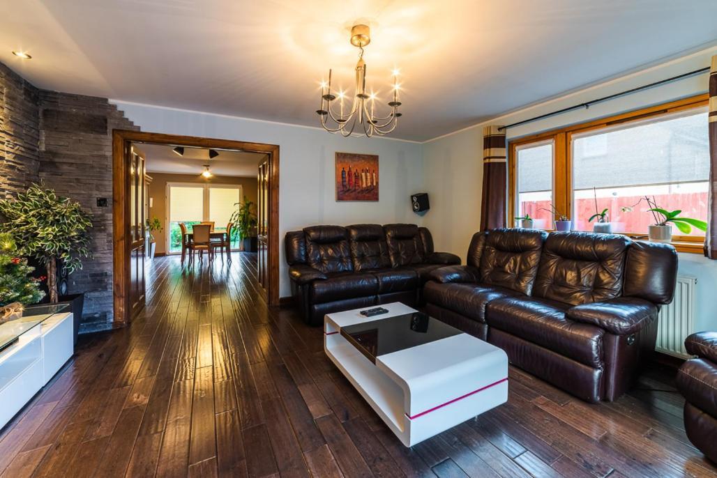 , Cosy House In Villa *