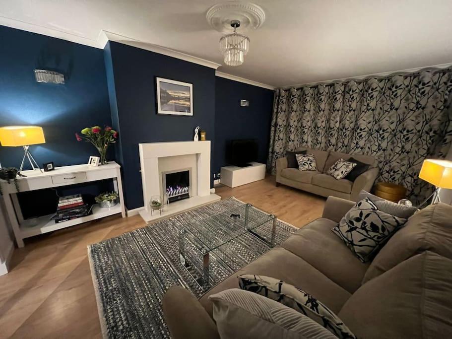 Delightful, 3 Bedroom House With Garden & Free Parking Inverness