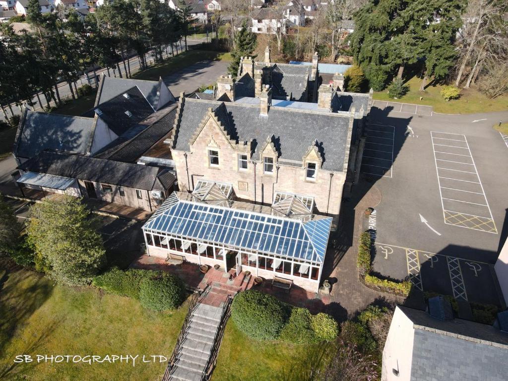 Lochardil House