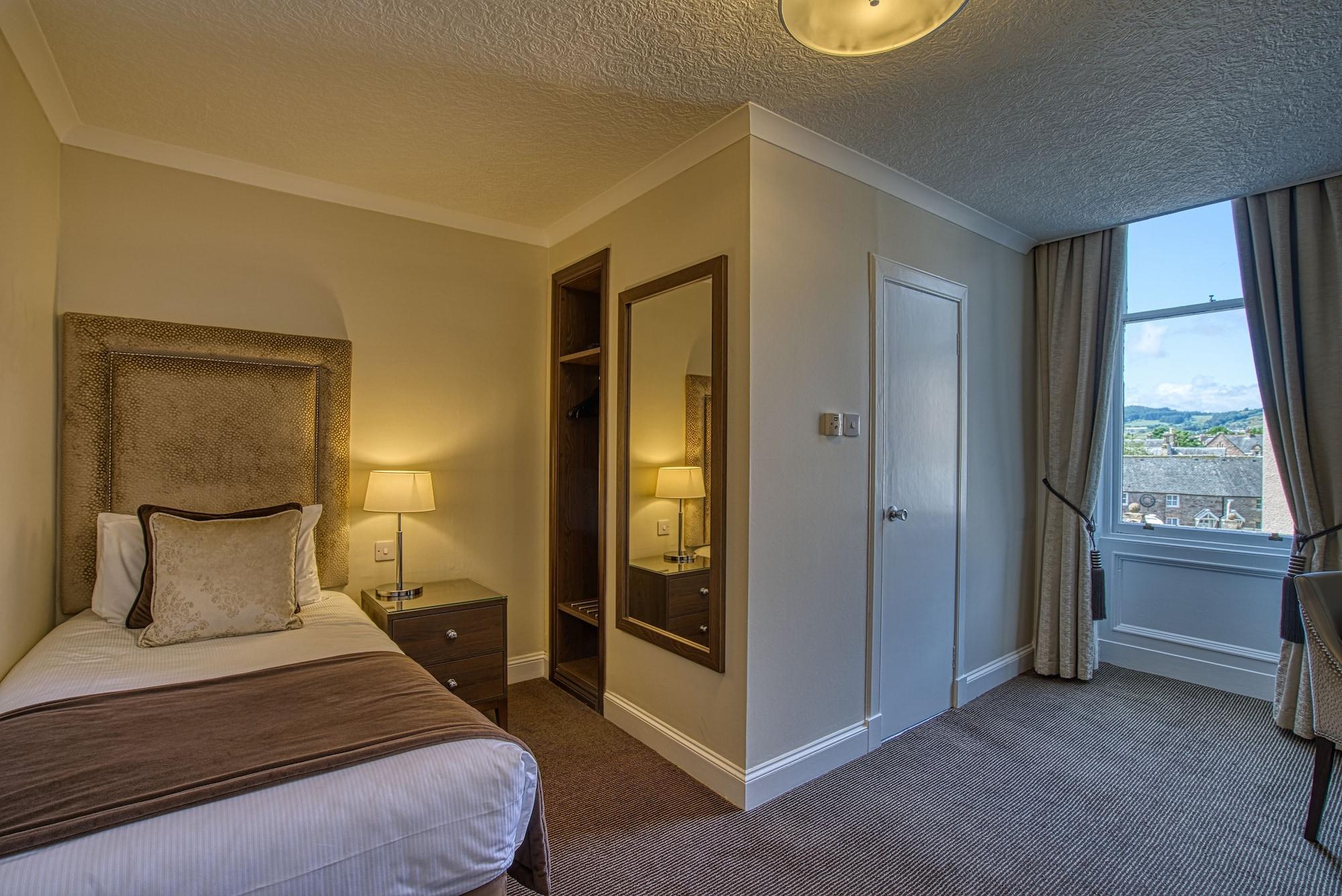 Western Palace & 4*