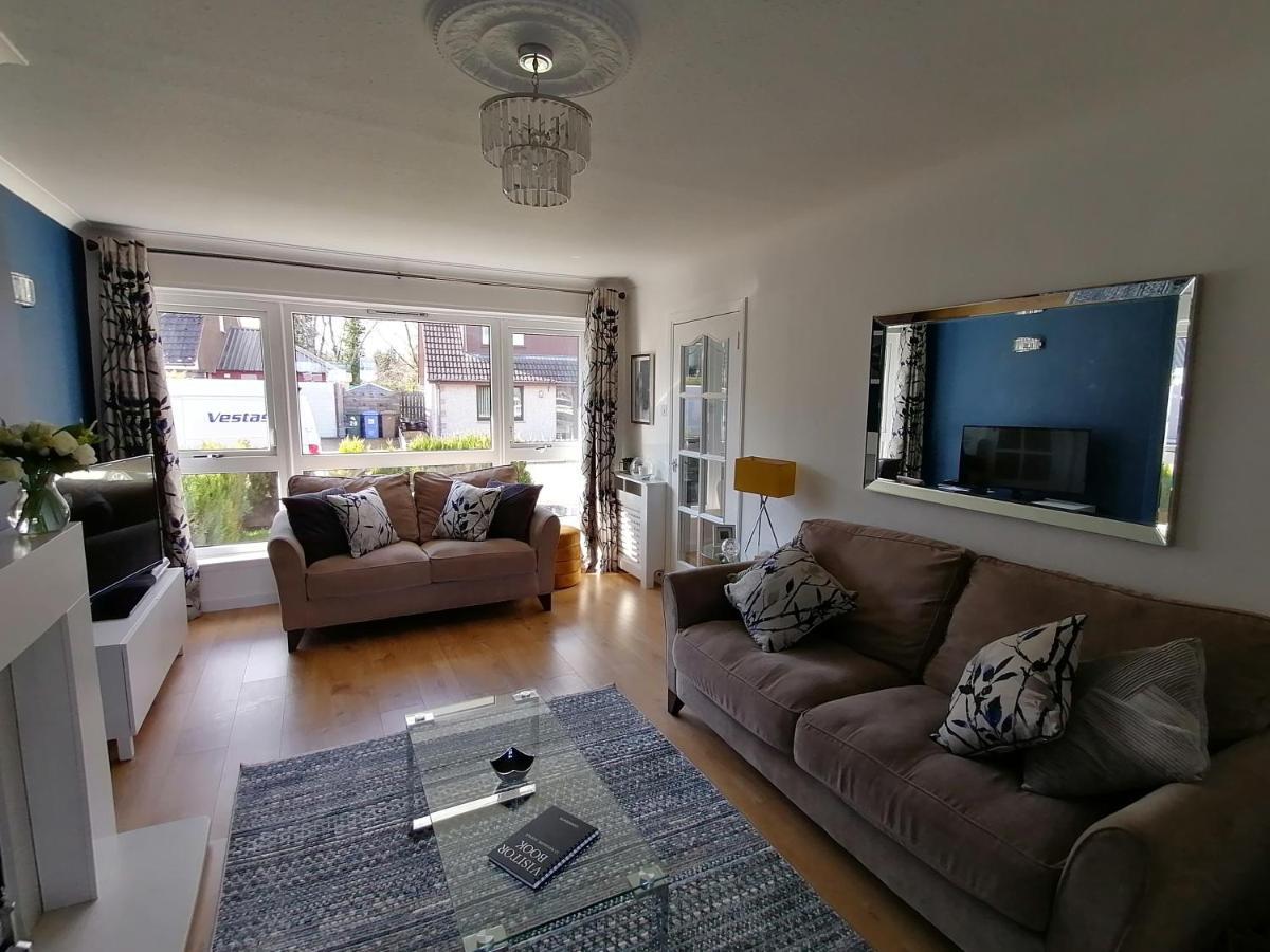 Delightful, 3 Bedroom House With Garden & Free Parking Apartamento *
