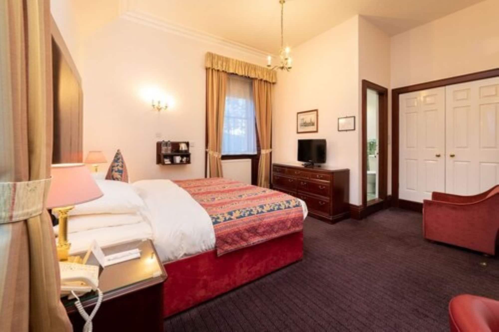 Hotel Lochardil House