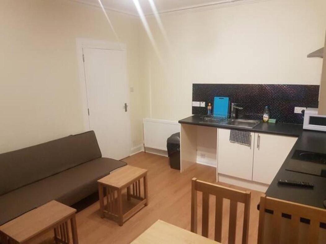 9 Ardconnell Terrace Room 1 Guest house