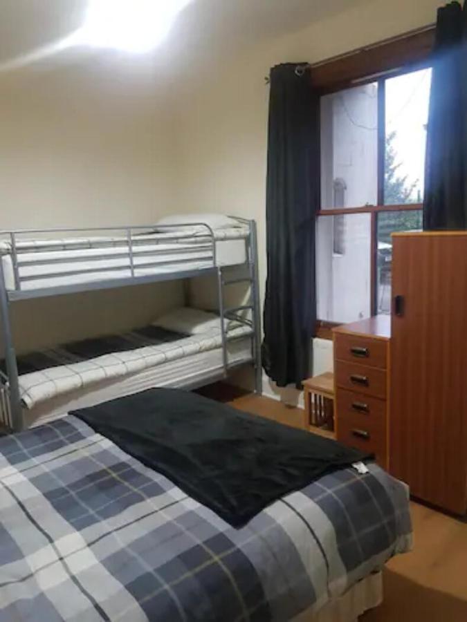 9 Ardconnell Terrace Room 1 *